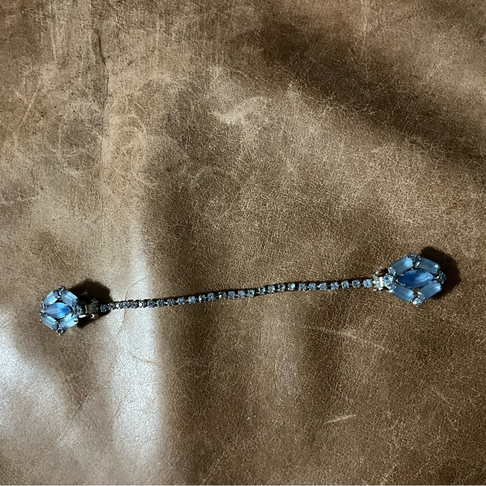 Sparkling Faceted Blue Stones Sweater Guard Collar Clip Vintage Unsigned - Picture 4 of 9